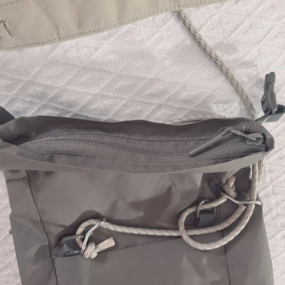 Limited Ed. Lululemon Roll-Top 3L Crossbody Unisex Bag - Picture 7 of 16